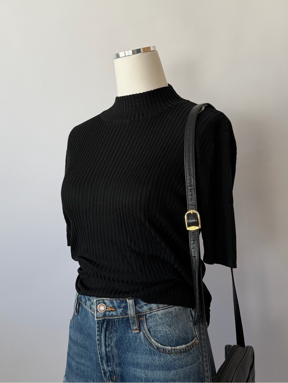 90s Vintage 100% Silk Ribbed Mock Neck Top - Size Medium.